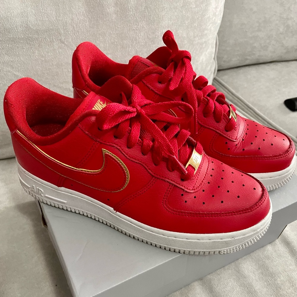 Red gold swoosh Nike AF1